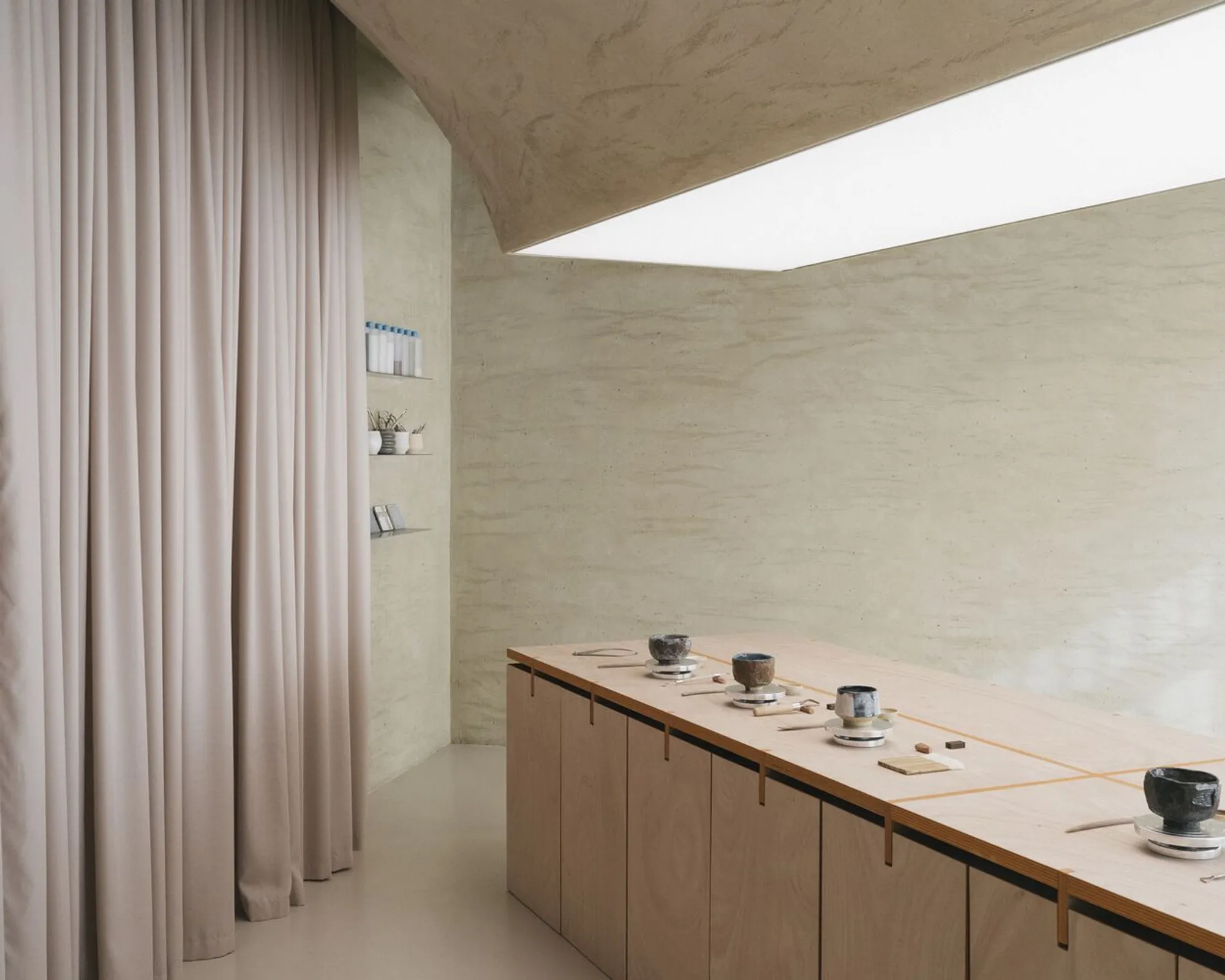Mosca Bianca Ceramic Workshop: A Sculptural Approach to Ceramic Workshop Interior Design