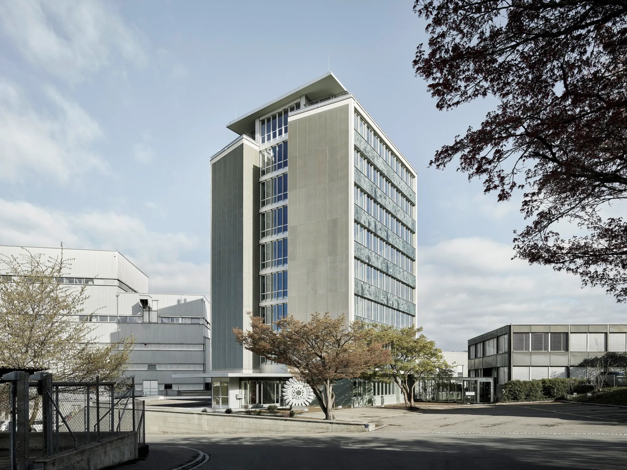 Verwaltungsgebäude Brugg Kabelwerke / Office Building by Tschudin Urech Bolt Architekten