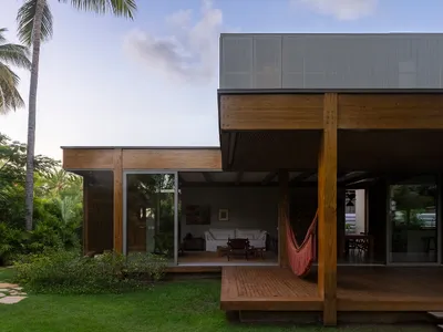 CLT House in Tropical Climate: House of Amendoeiras by Play Arquitetura in Bahia, Brazil