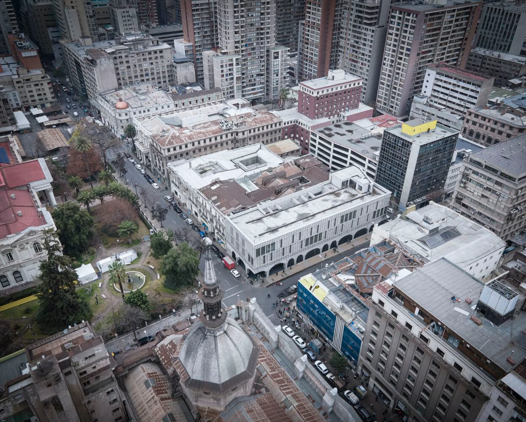 Plaza de Armas Metro Station Building by Beals Lyon Arquitectos: A Monument of Urban Integration in Santiago