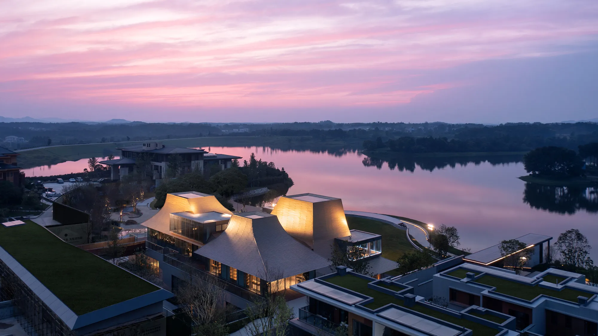 Community Center of Fragrant Lake by line+ studio