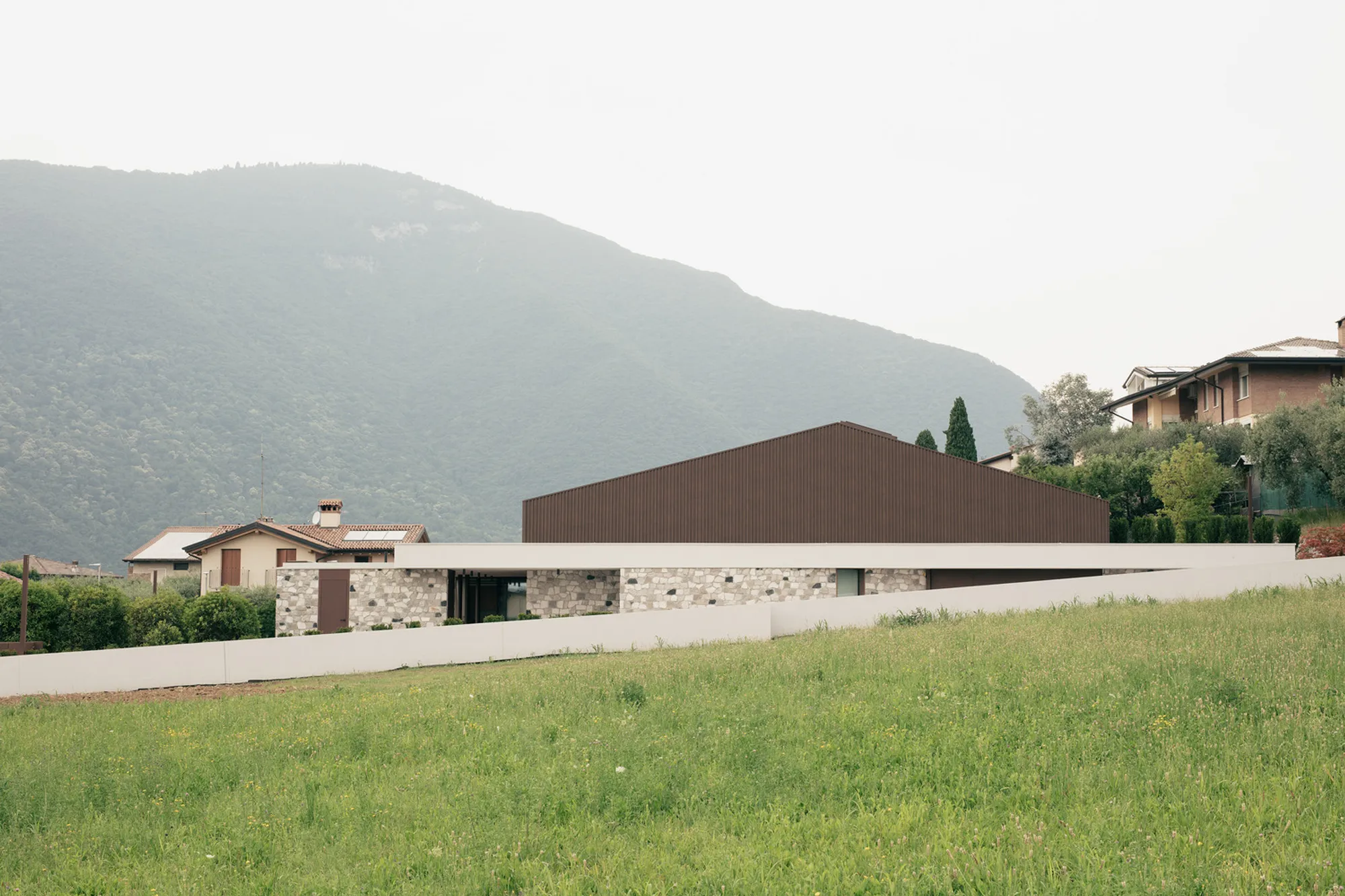 House MD by Didonè Comacchio Architects: A Sculpted Modern Retreat at the Foot of Monte Grappa