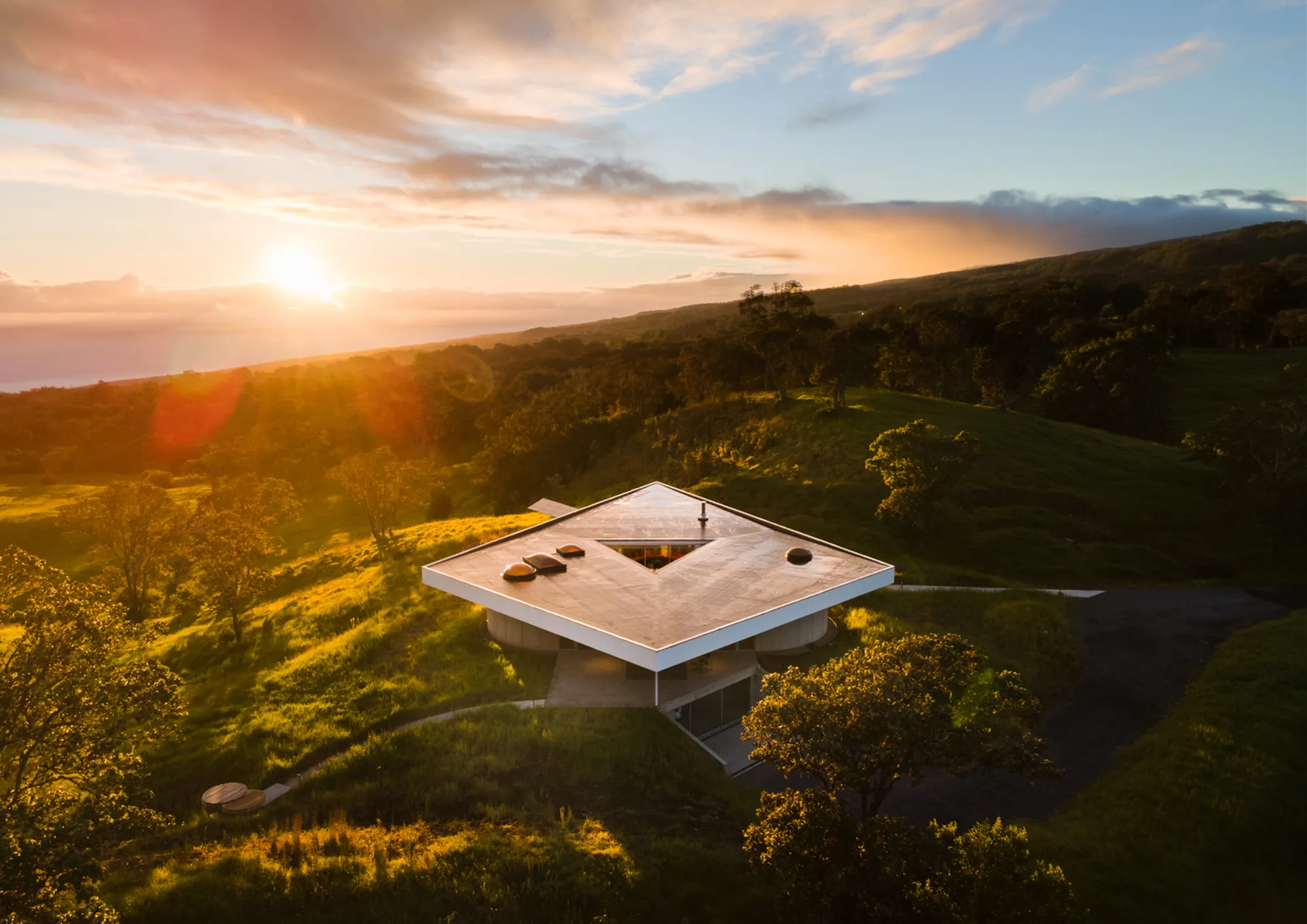 Musubi House by Craig Steely Architecture: A Sculptural Off-Grid Retreat in Hawaii’s Windswept Grasslands