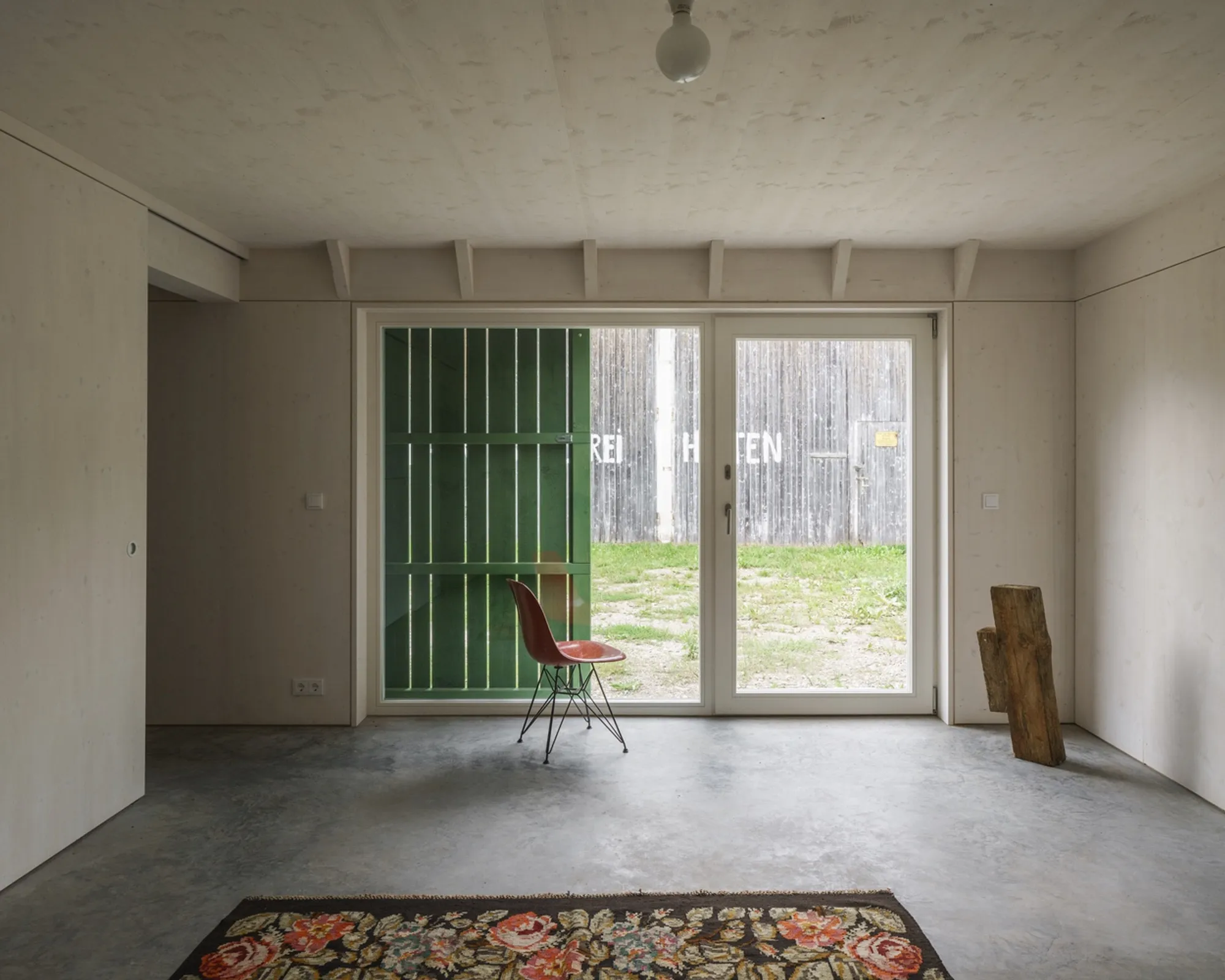 Atelierhaus in Bobingen by Ludwig Zitzelsberger: A Refined Expression of Contemporary Barn Architecture