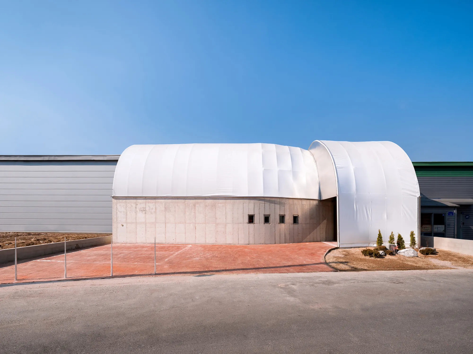 Curving Block Studio by sukchulmok: A Playful Architectural Intervention in Daejeon