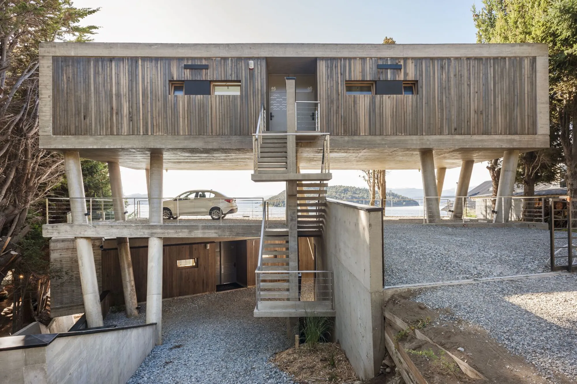 WA One Lakes Houses by Elias + Vermaasen Arquitectos Asociados