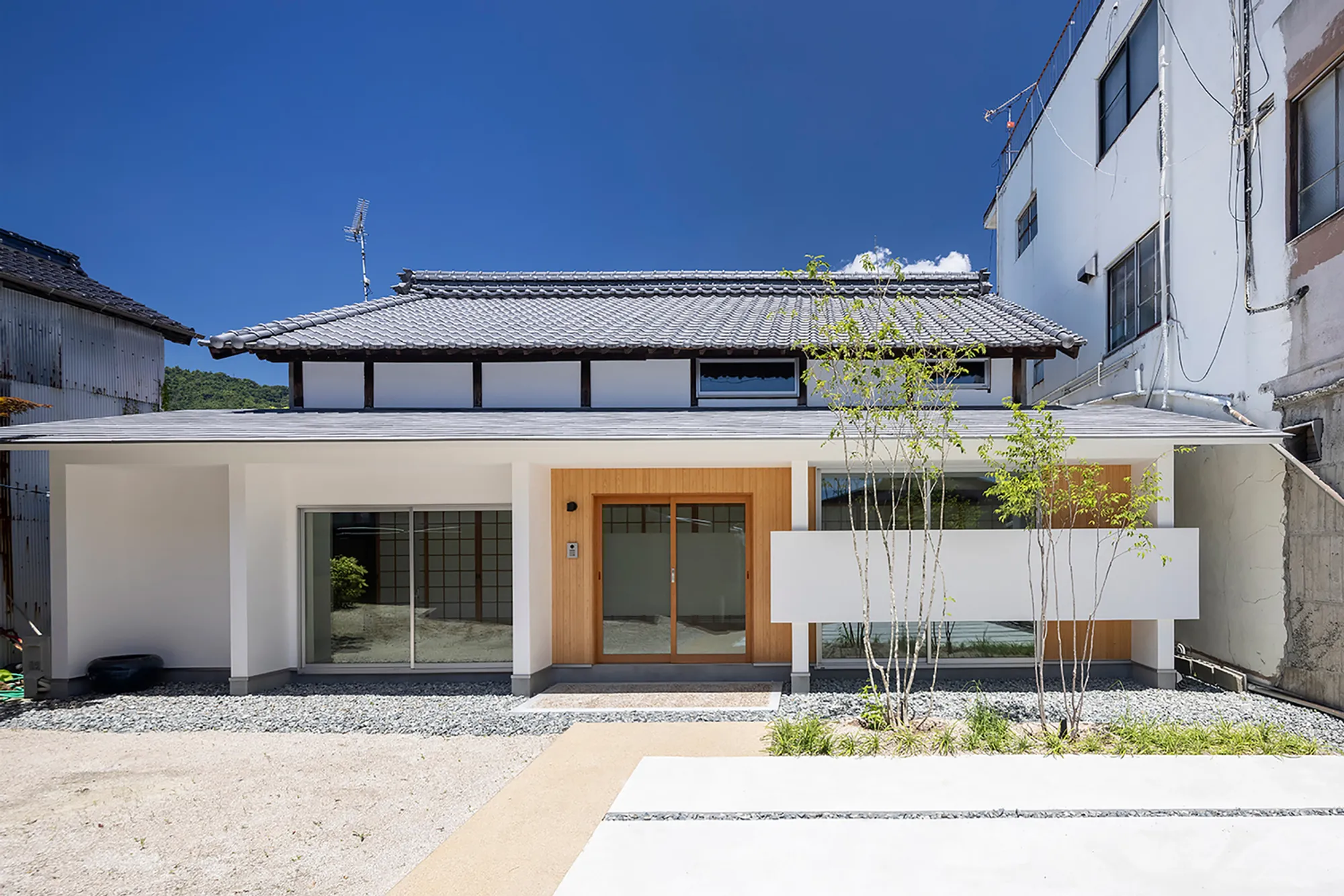 House in Kawajiri by Daisaku Hanamoto Architect & Associates