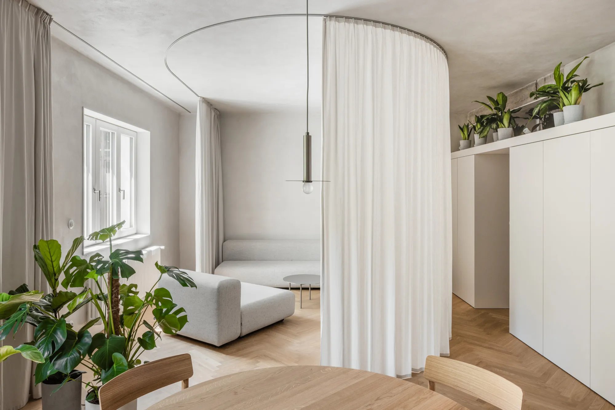 G21-2 Flat by Kuklica Smerek Architekti: A Refined Urban Retreat in Bratislava