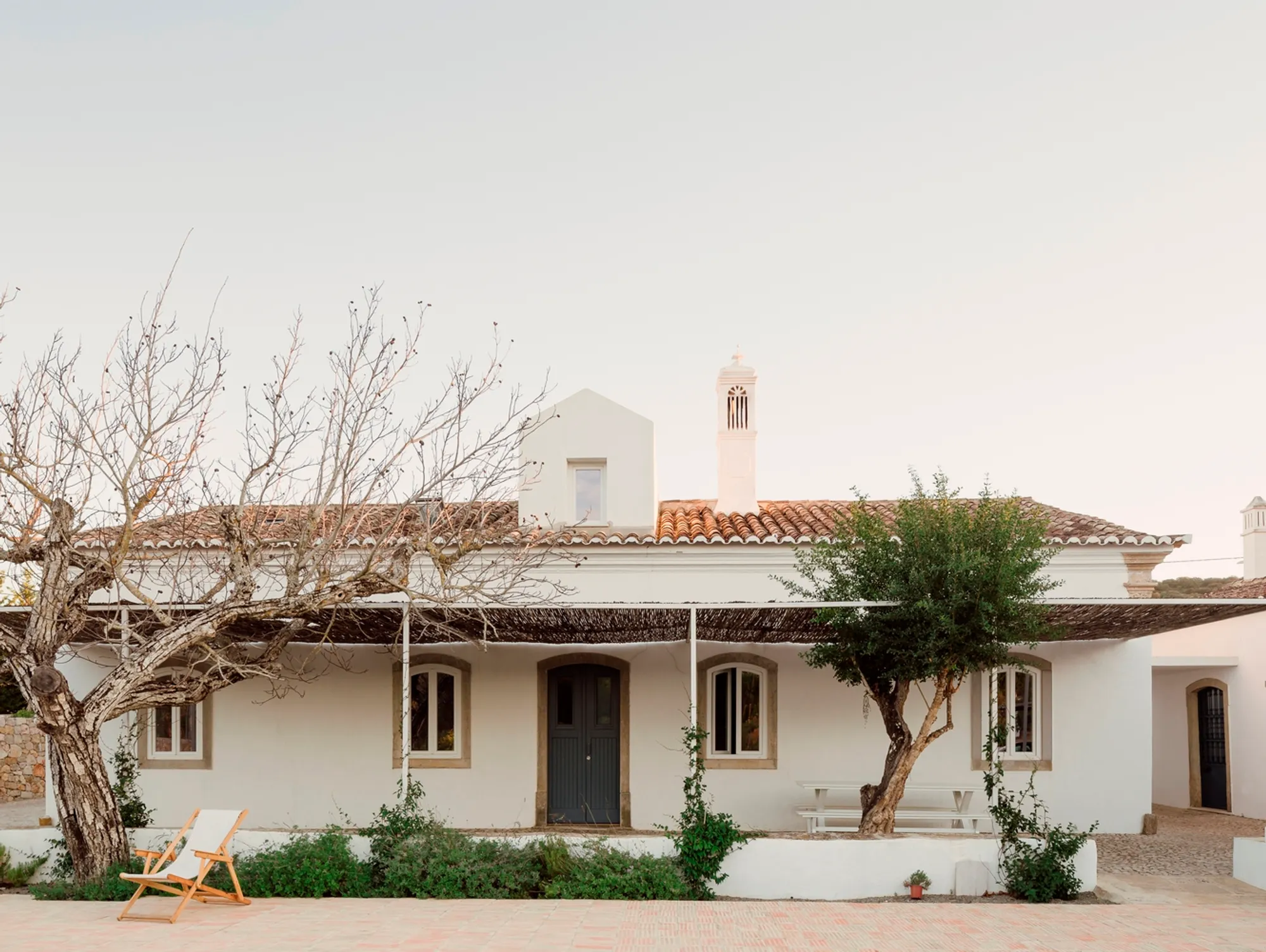 São Romão House by SAMF Arquitectos: A Contemporary Revival of Algarve’s Vernacular Heritage