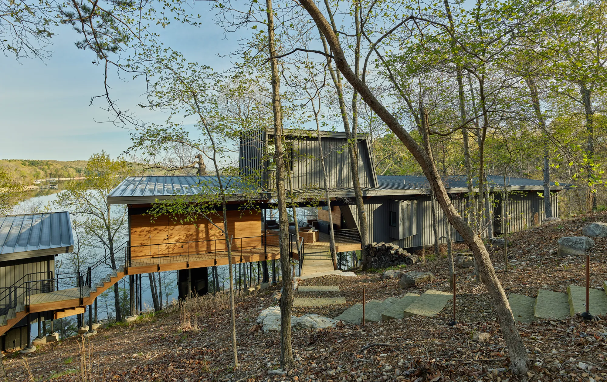 Grist Mill Cabin by modus studio: A Treehouse-Inspired Retreat Melding Modern Form and Natural Terrain
