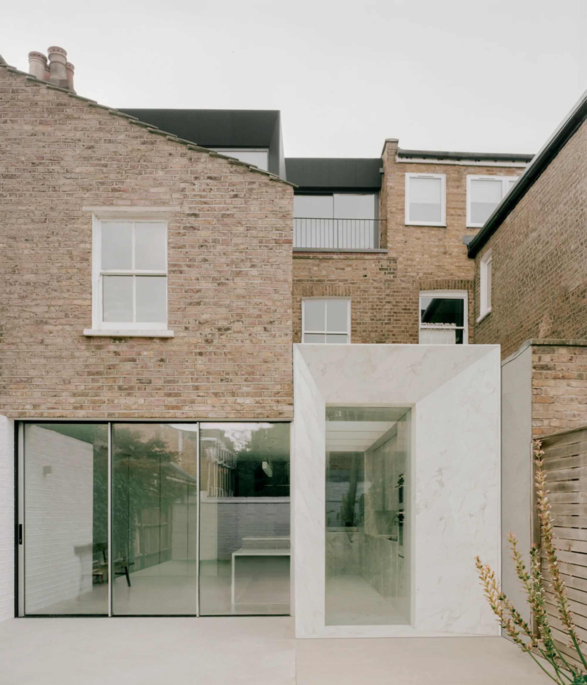 Achilles Marble House Extension by ConForm Architects: A Monolithic Statement in Marble
