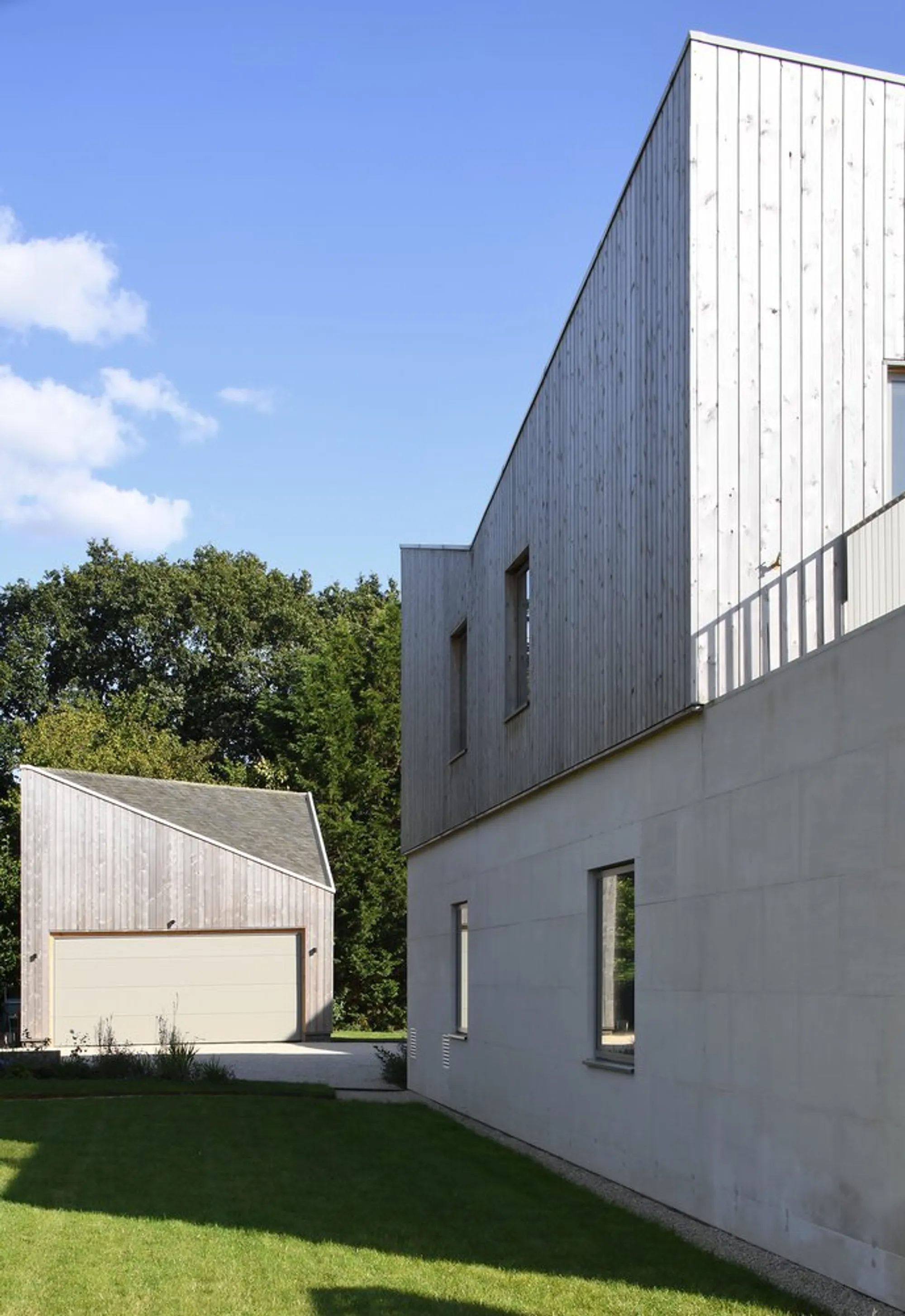 Wilkinson King Architects Builds One of the UK's First Structural Stone and Timber Homes in West Sussex