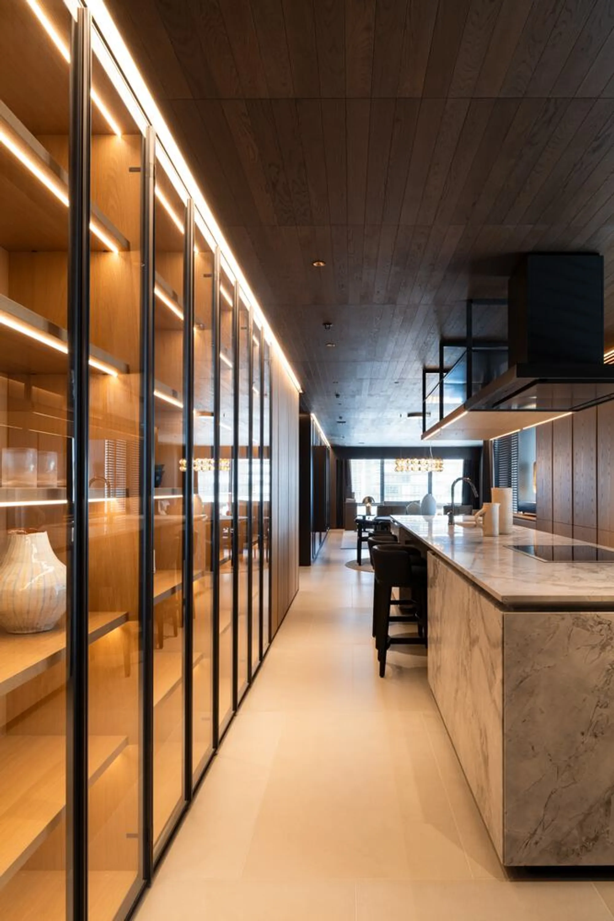 APOLLO Architects Turns Molteni Storage Systems into the Spine of a Tokyo Apartment