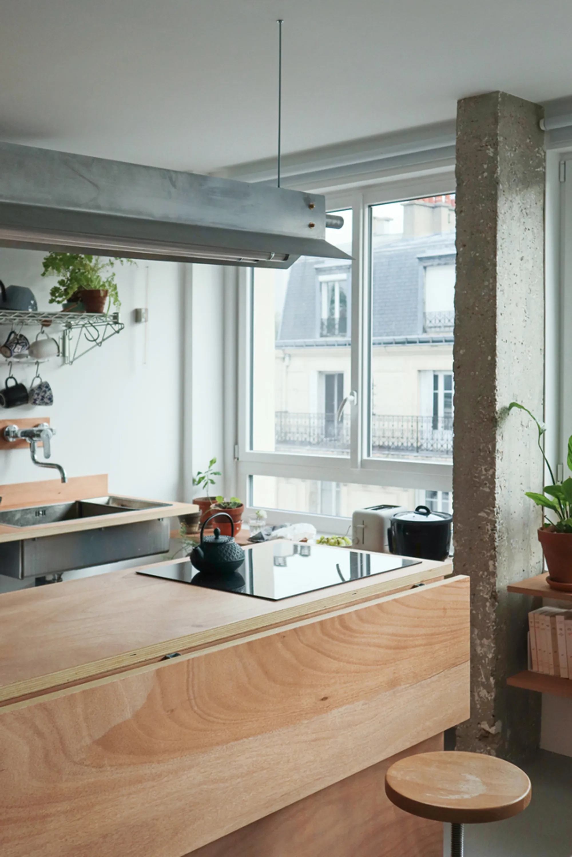 Minuit Architectes Strips a 43-Square-Meter Paris Apartment Down to Its Essentials