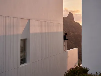 XStudio Stacks a Watchtower Home on a 9x4 Meter Plot in Gran Canaria's Volcanic Summit