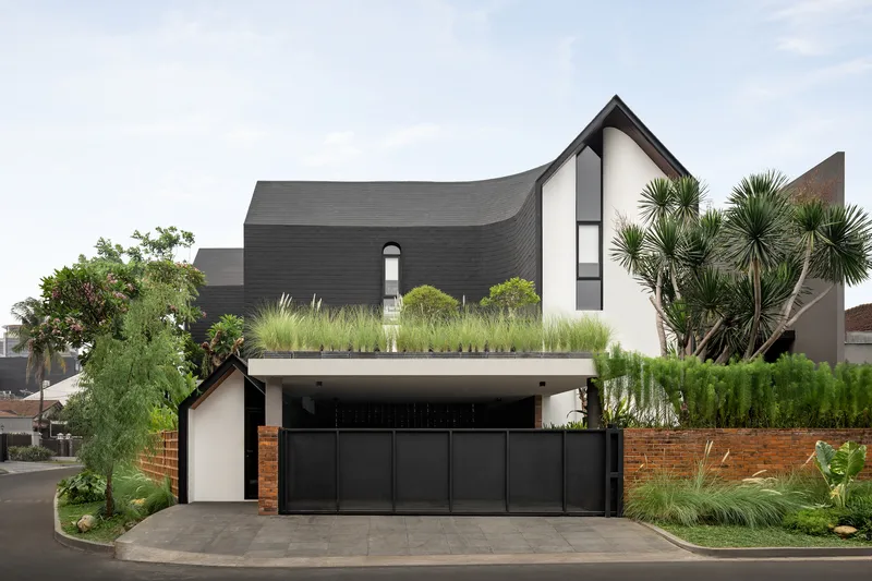 VVVhisper House