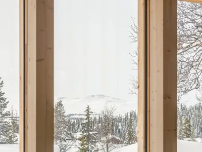 Quentin Desfarges Buries a Timber Cabin in the Norwegian Mountains at 937 Meters Above Sea Level