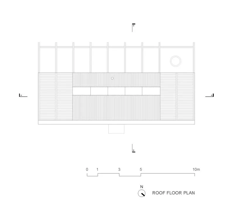 Roof floor plan showing the flat central section flanked by sloped panels and circular skylight