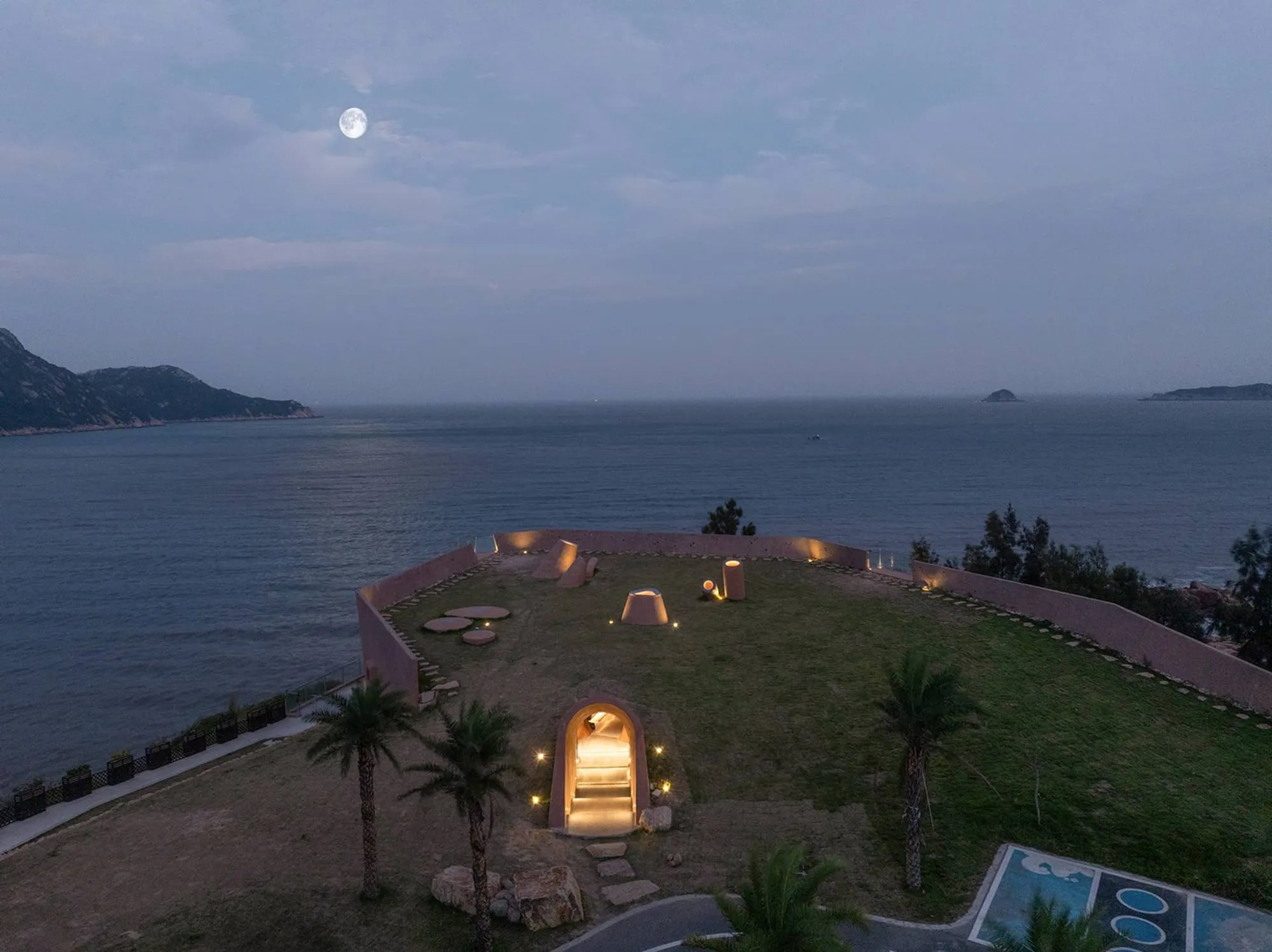 3andwich Design Carves a Zero-Carbon Cave Space into a Fujian Clifftop Overlooking the East China Sea