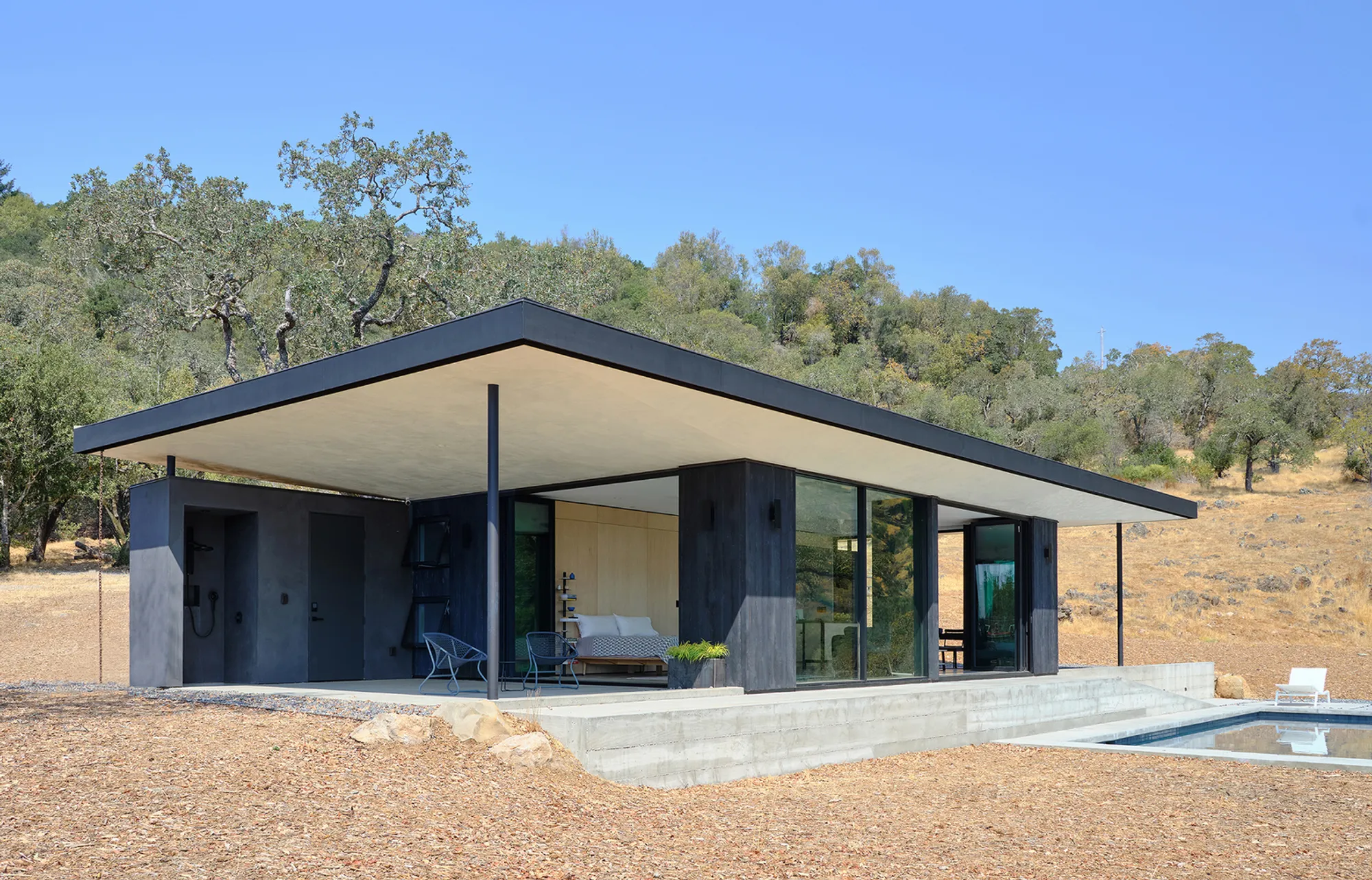 Schwartz and Architecture Disguises a Fire-Resistant Sonoma Retreat as a Volcanic Boulder