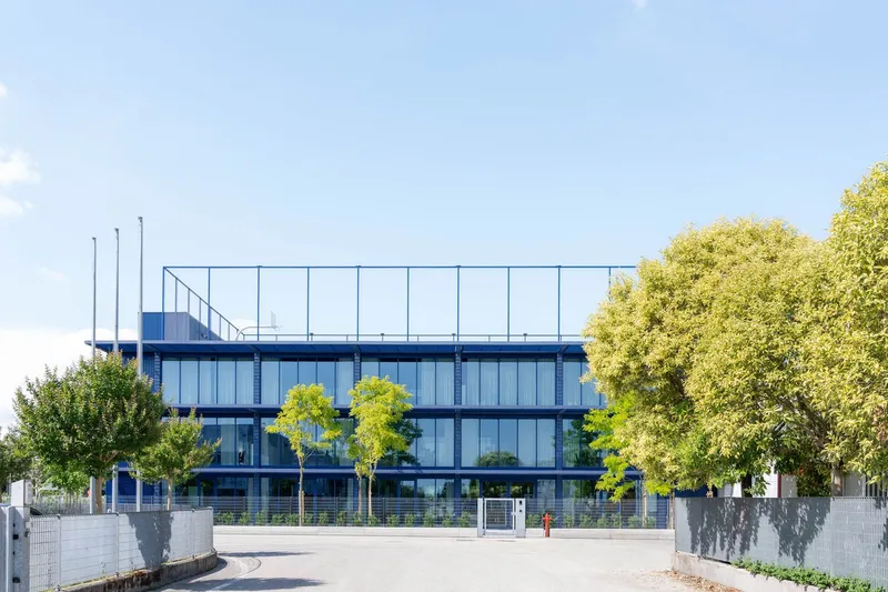 Carbonera Office: a Treviso headquarters designed to be rearranged at will