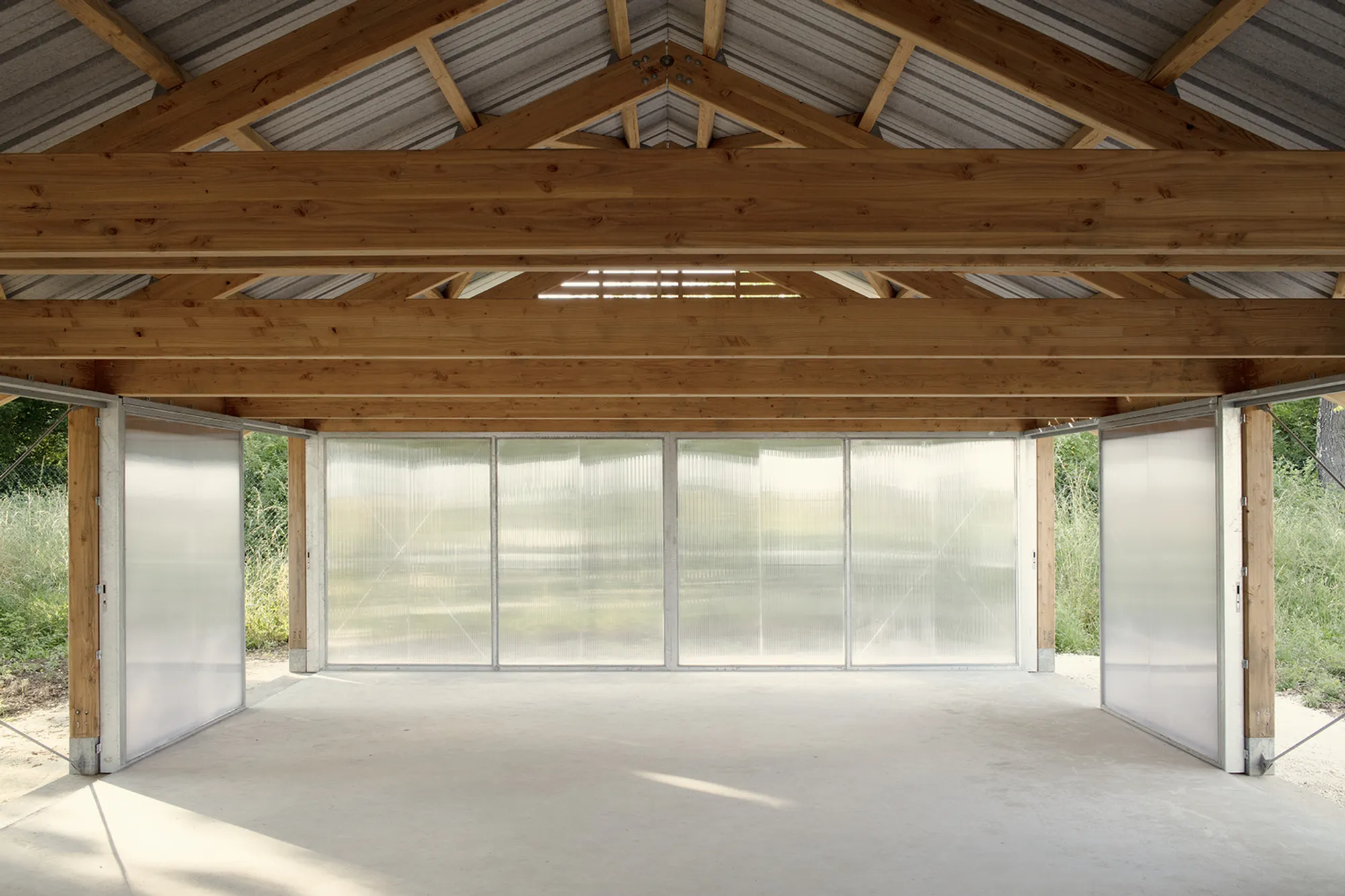 Esnard Sanz Builds a Gardeners' Shelter from Concrete, Timber, and Light in Southwest France