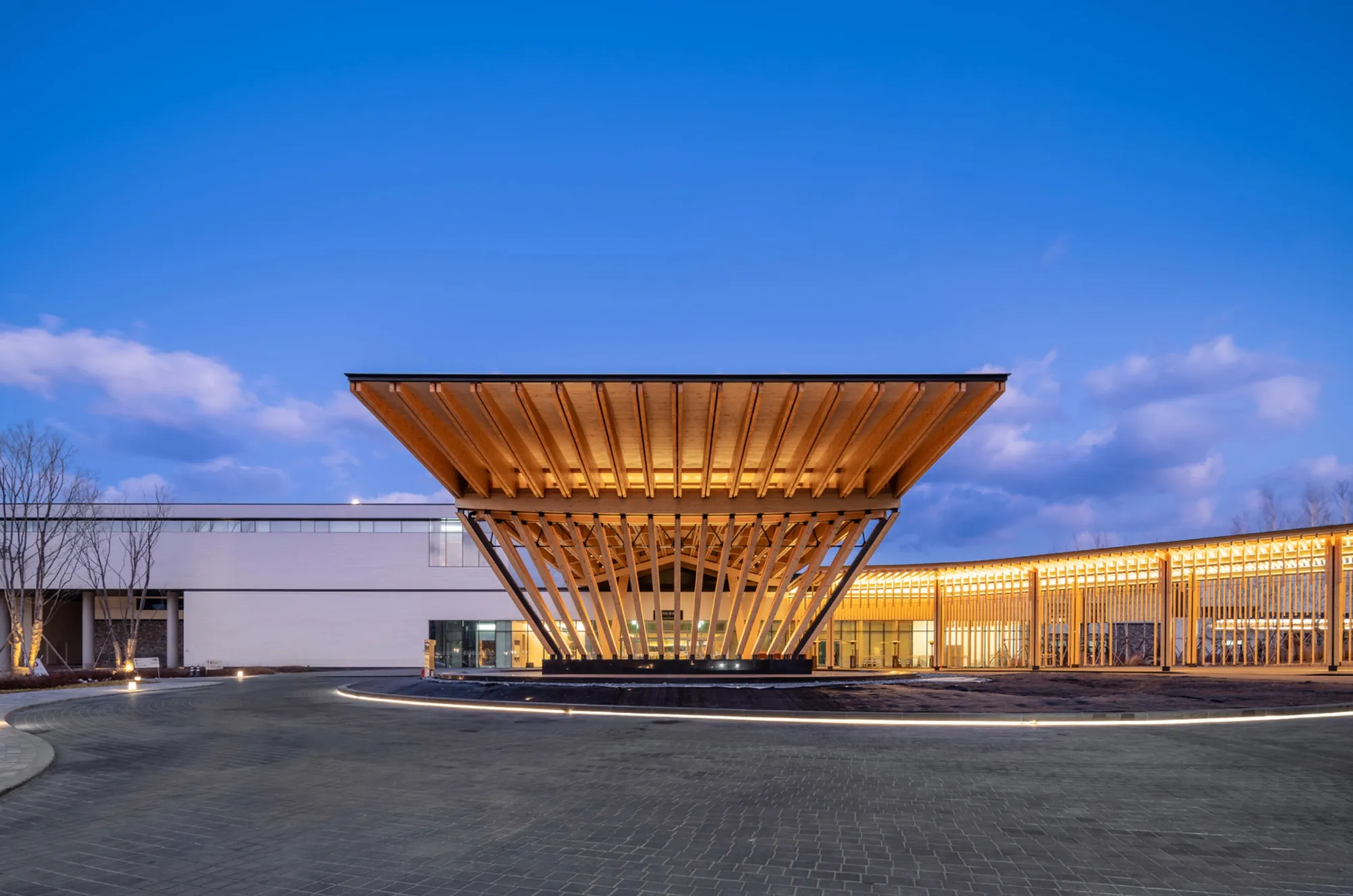 JOHO Architecture Gives a Fractured Korean Golf Clubhouse a Unified Timber Identity
