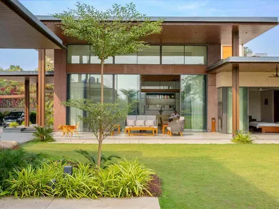 Hiren Patel Architects Designs a 20,000 Sq Ft Multigenerational Residence in Ahmedabad