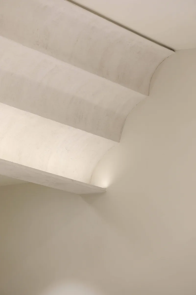 Detail of curved plaster ceiling beams with recessed linear skylight slot