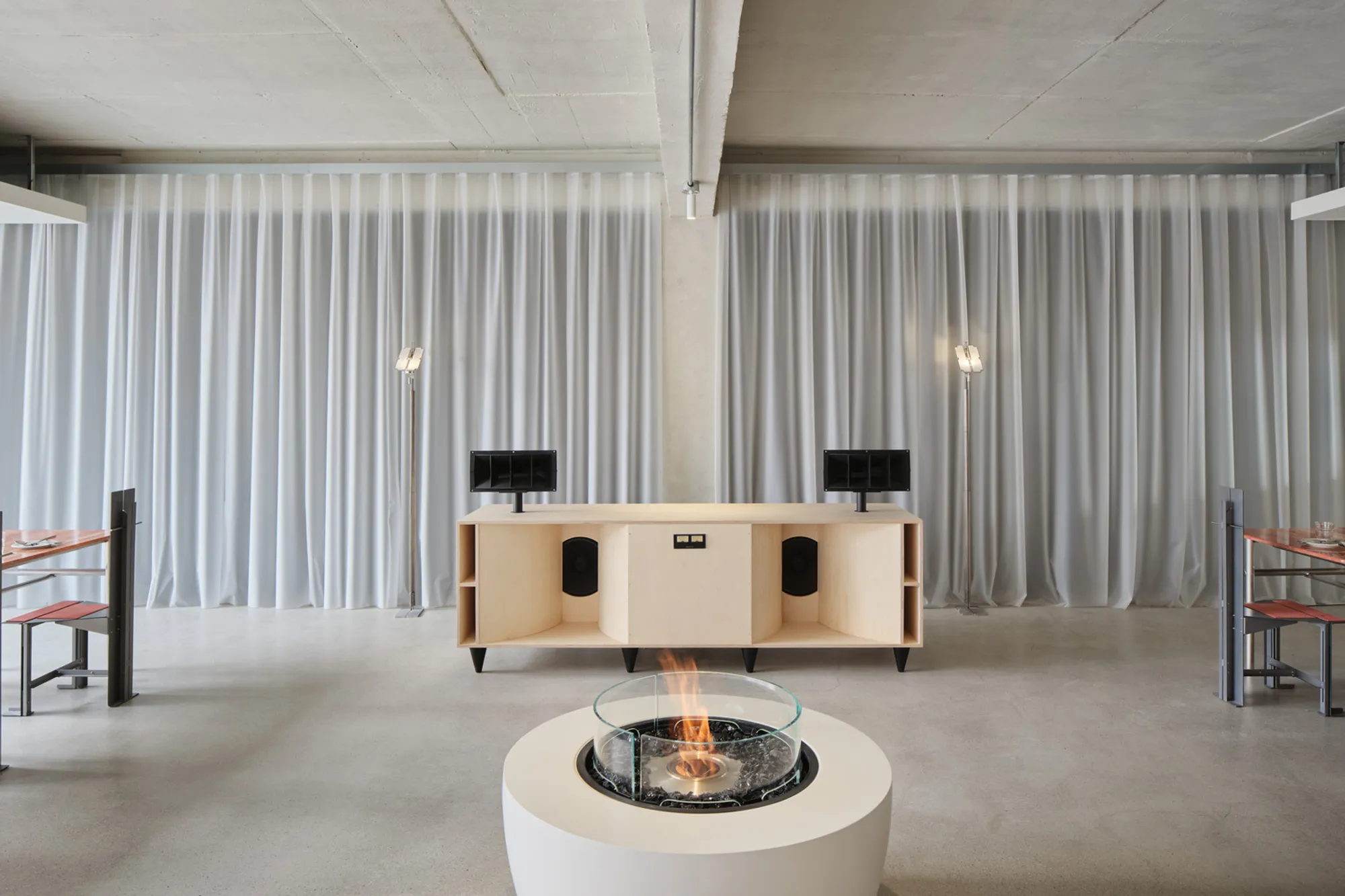 Indiesalon Converts an Abandoned Seoul Building into a Texas BBQ Theater