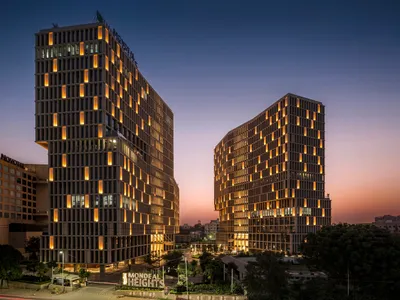 Mondeal Heights: A Landmark of Contemporary Commercial Architecture in Ahmedabad