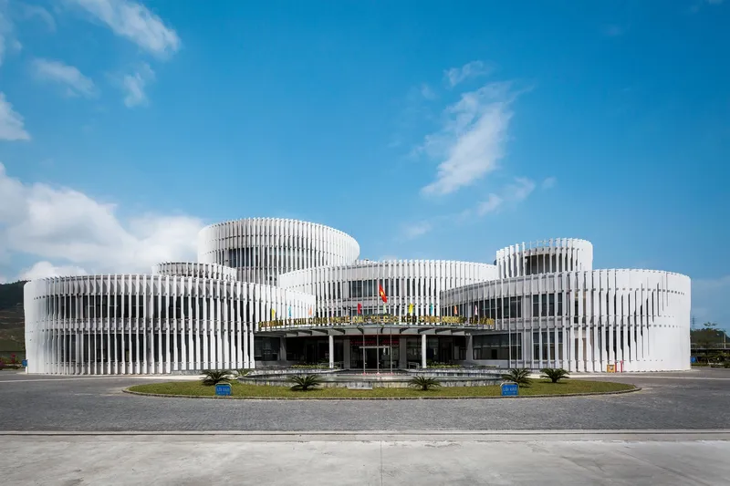 Da Nang Hi-Tech Park: a gear-inspired administrative hub with energy-simulated sun blades