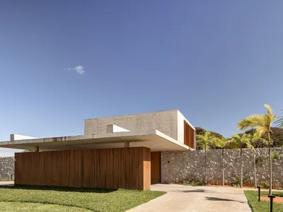 Stone House by Esquadra Arquitetos: A Harmonious Blend of Nature and Modern Design