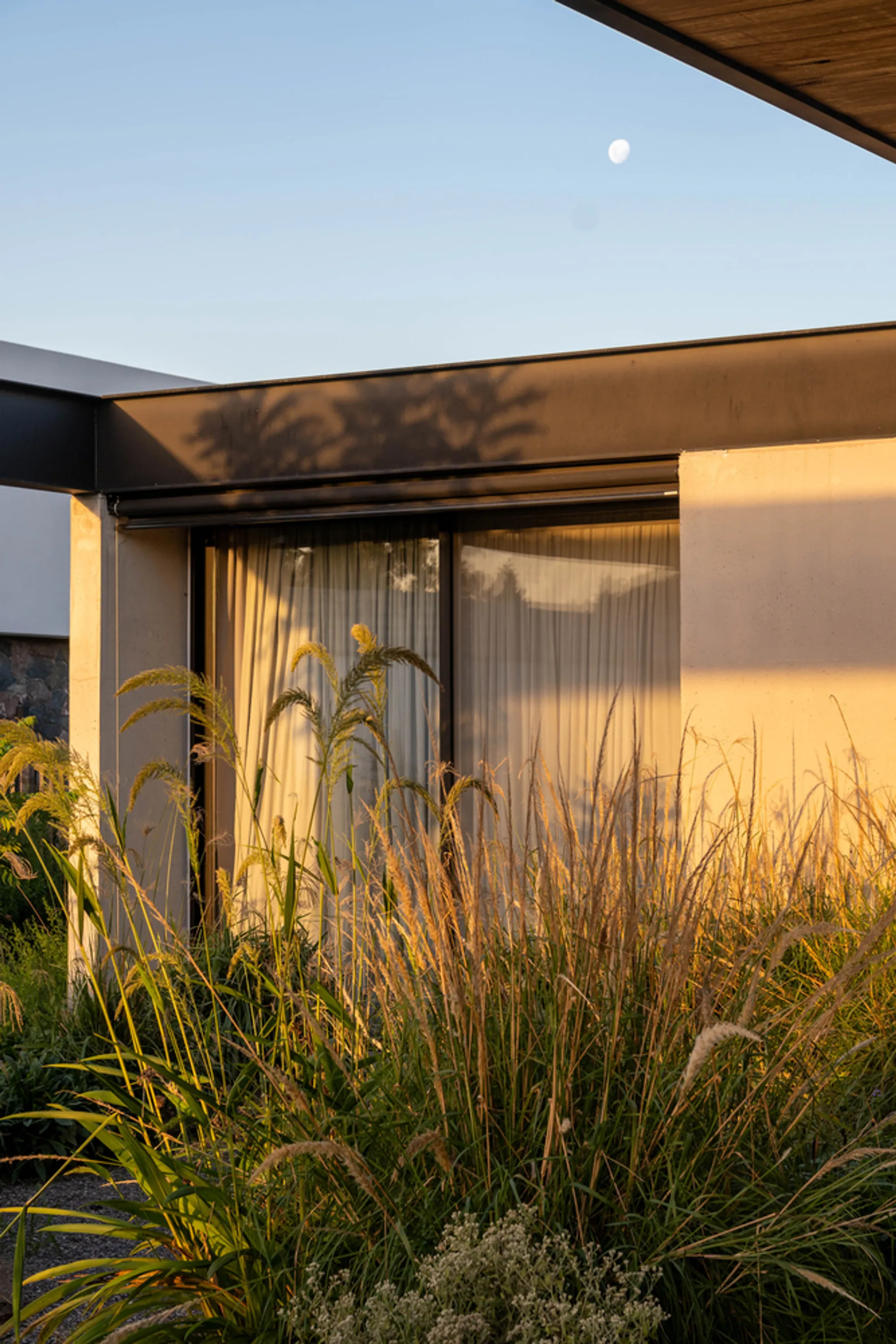 3164.estudio and SDF Arquitectos Split a Córdoba House Along a Central Axis That Opens to the Sky