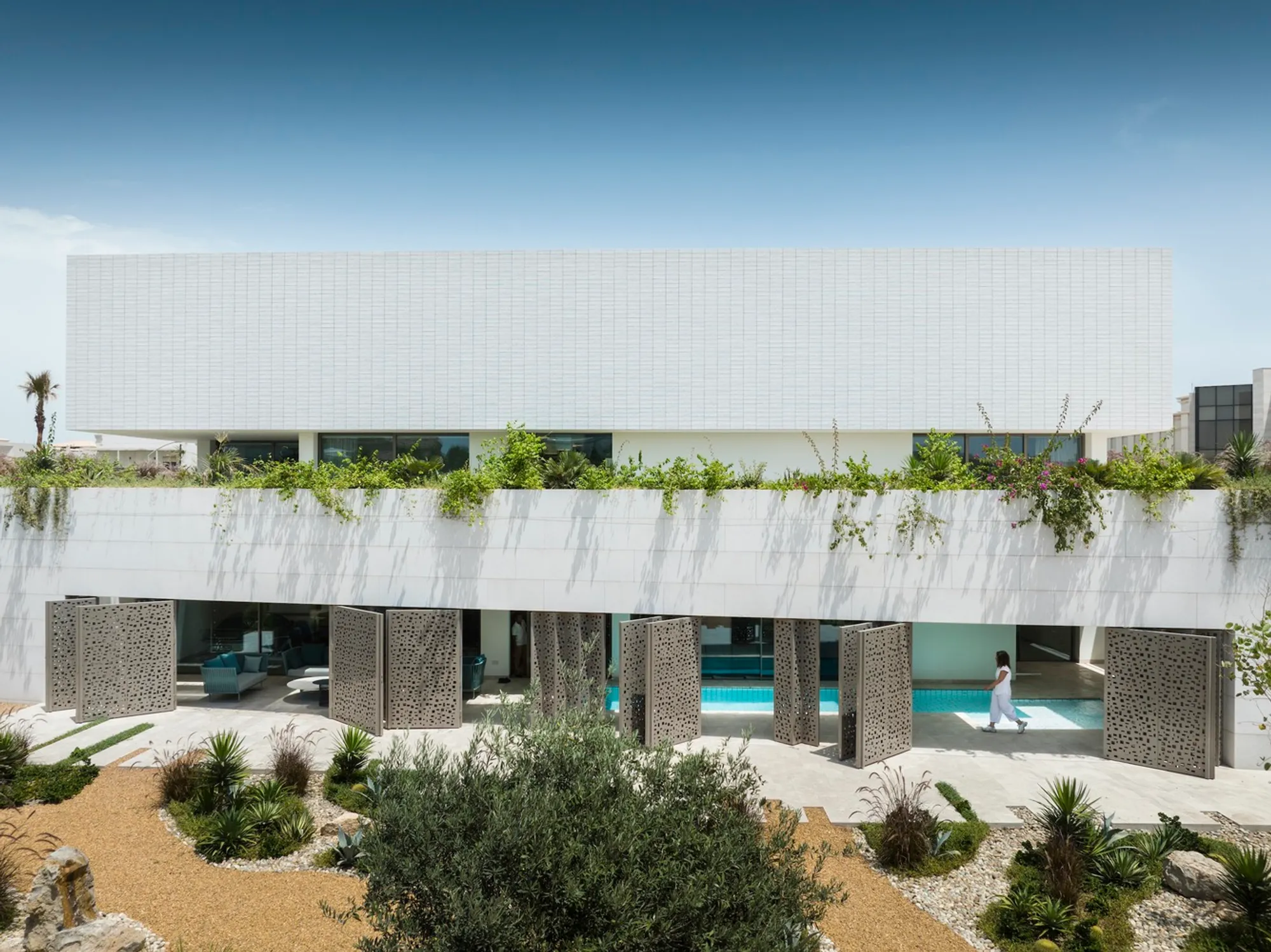Pixel House by AGi Architects: A Harmonious Blend of Privacy and Climate Control