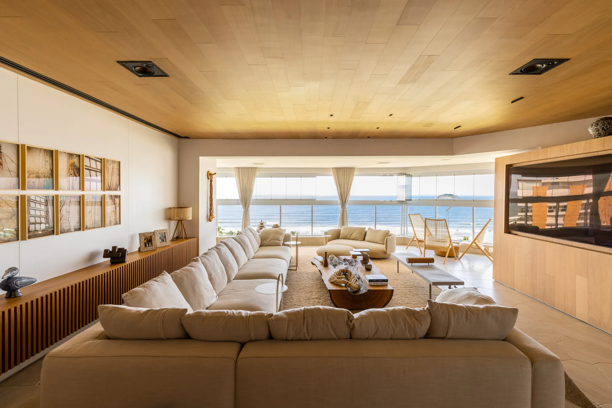 Luiz Paulo Andrade Arquitetos Turns a São Paulo Penthouse into a 22-Guest Coastal Retreat