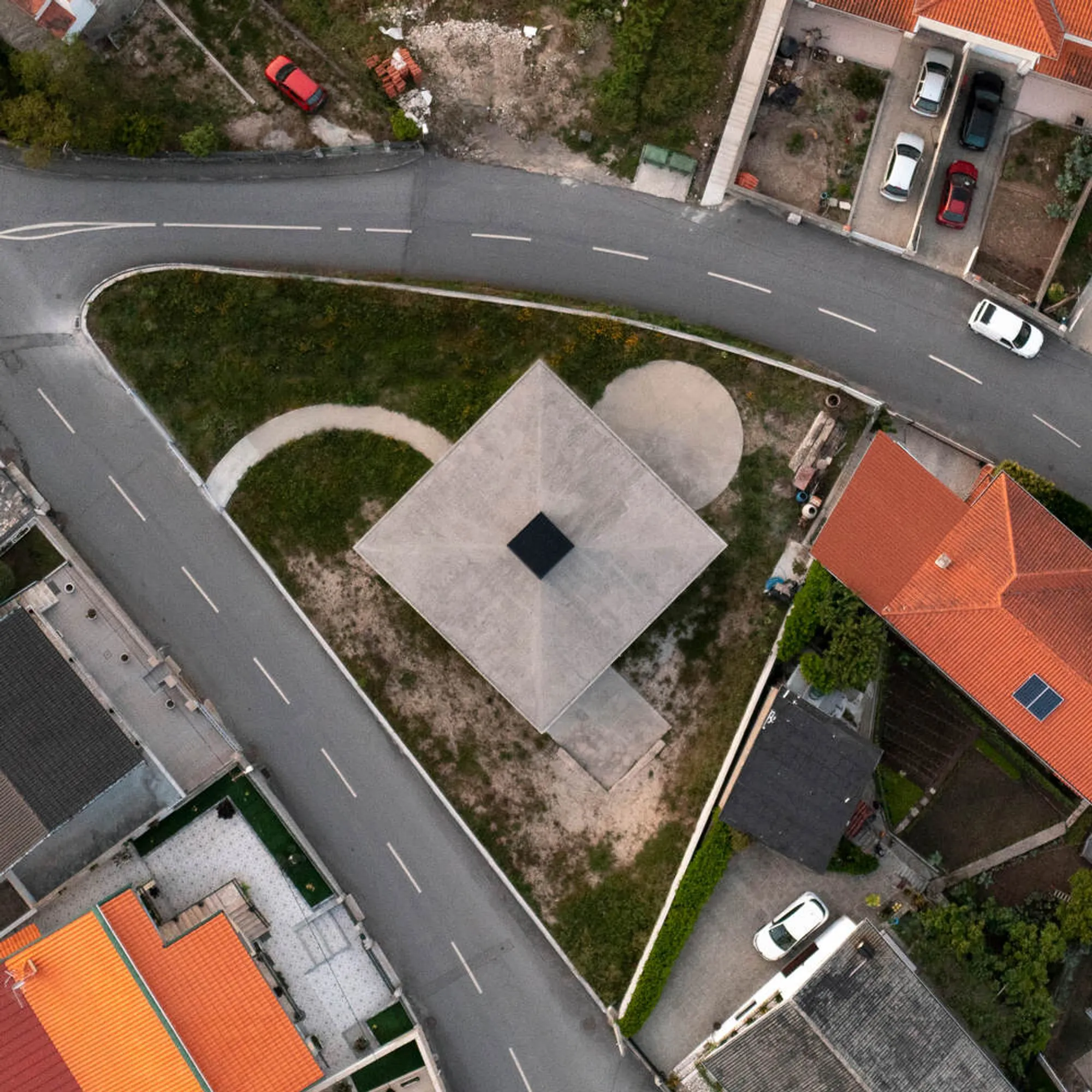 fala Places a Diamond-Plan House for Three Generations in a Portuguese Village