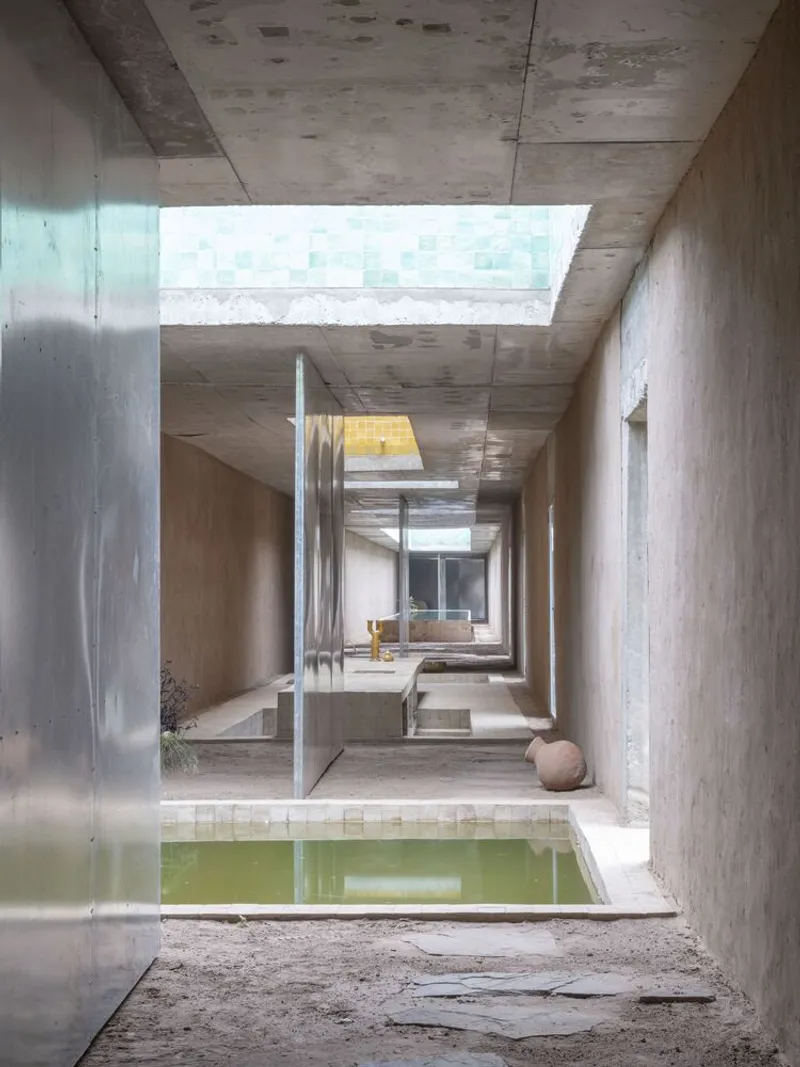 Sequence of concrete rooms with skylights and reflecting pools separated by translucent glass panels