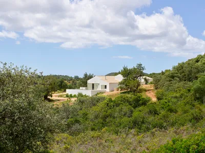 A Harmonious Fusion of Vernacular Algarve Architecture and Contemporary Sustainability