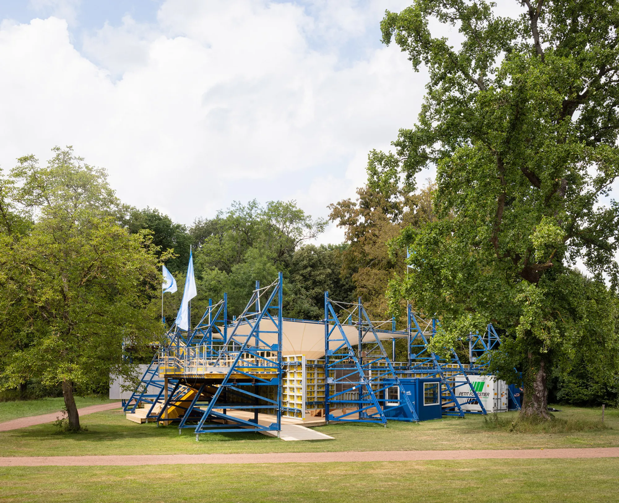 Flora Pavilion: A Sustainable Architectural Intervention at Rubens Castle