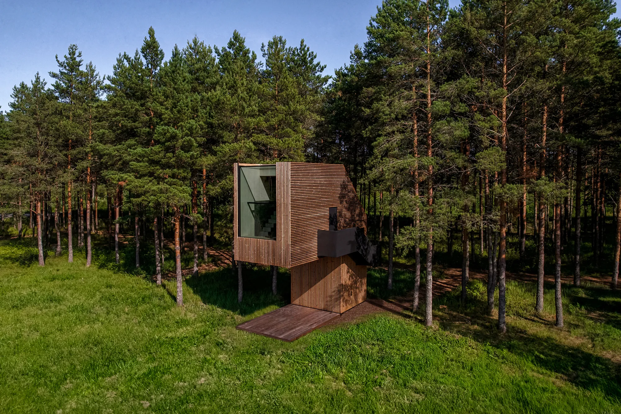 Piil Tree House Retreat by Arsenit: A Harmonious Escape into Nature