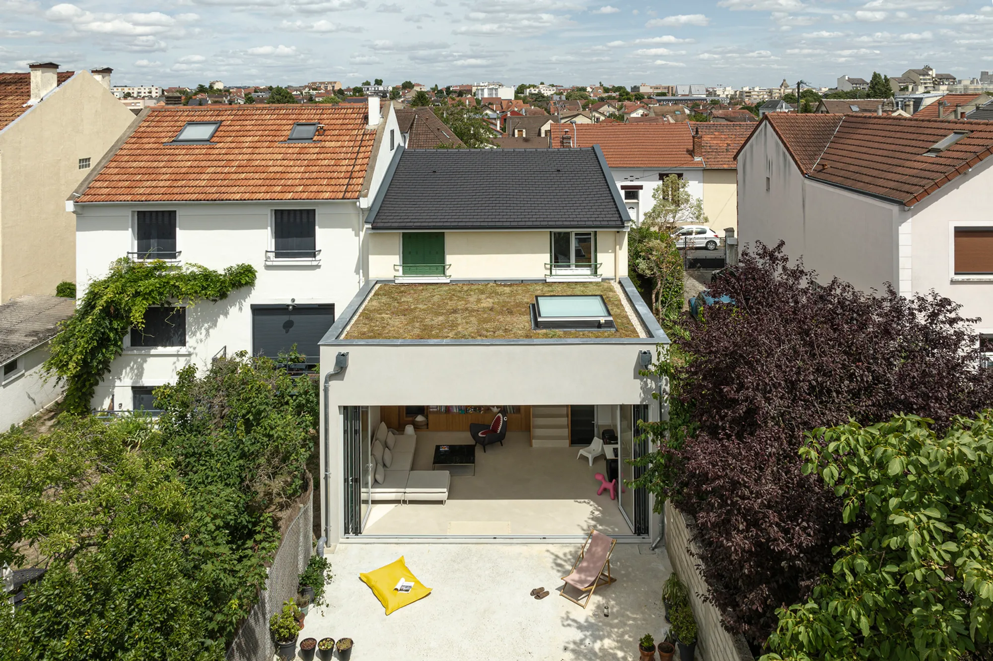 Inside Outside Room by l'atelier Nomadic Architecture Studio: A Seamless Indoor-Outdoor Experience