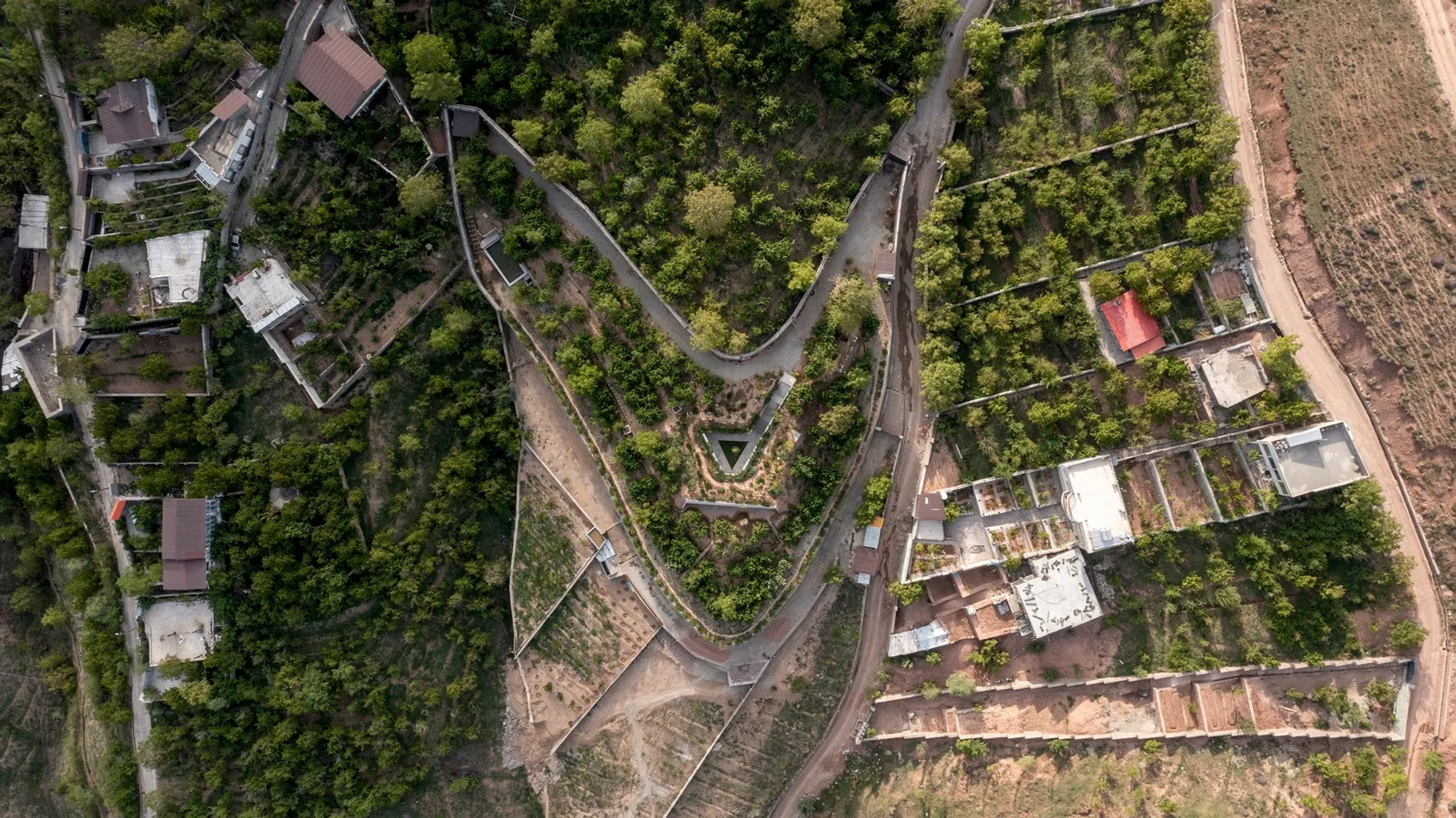 The Inside Home by Olgooco: A Harmonious Blend of Architecture and Nature