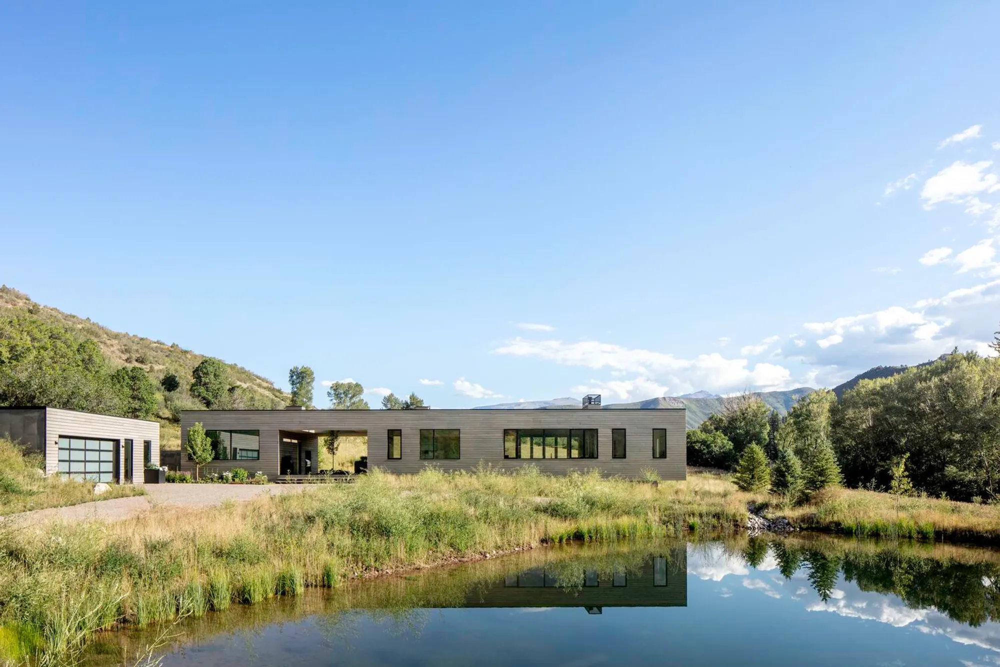 Snowmass Creek Residence by Studio B Architecture + Interiors: A Harmonious Blend of Nature and Modern Desi