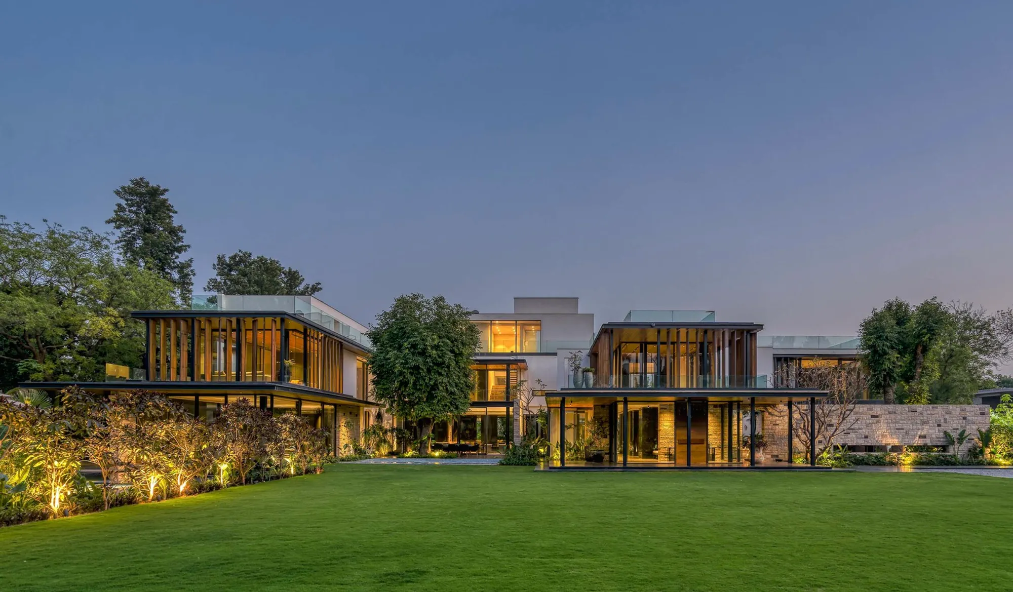 Portico House by DADA Partners: A Harmonious Blend of Nature and Architecture