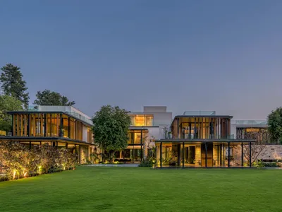 Portico House by DADA Partners: A Harmonious Blend of Nature and Architecture