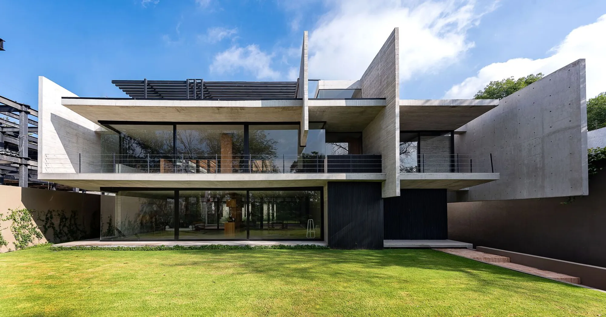 Casa Patios: A Harmonious Blend of Nature and Architecture