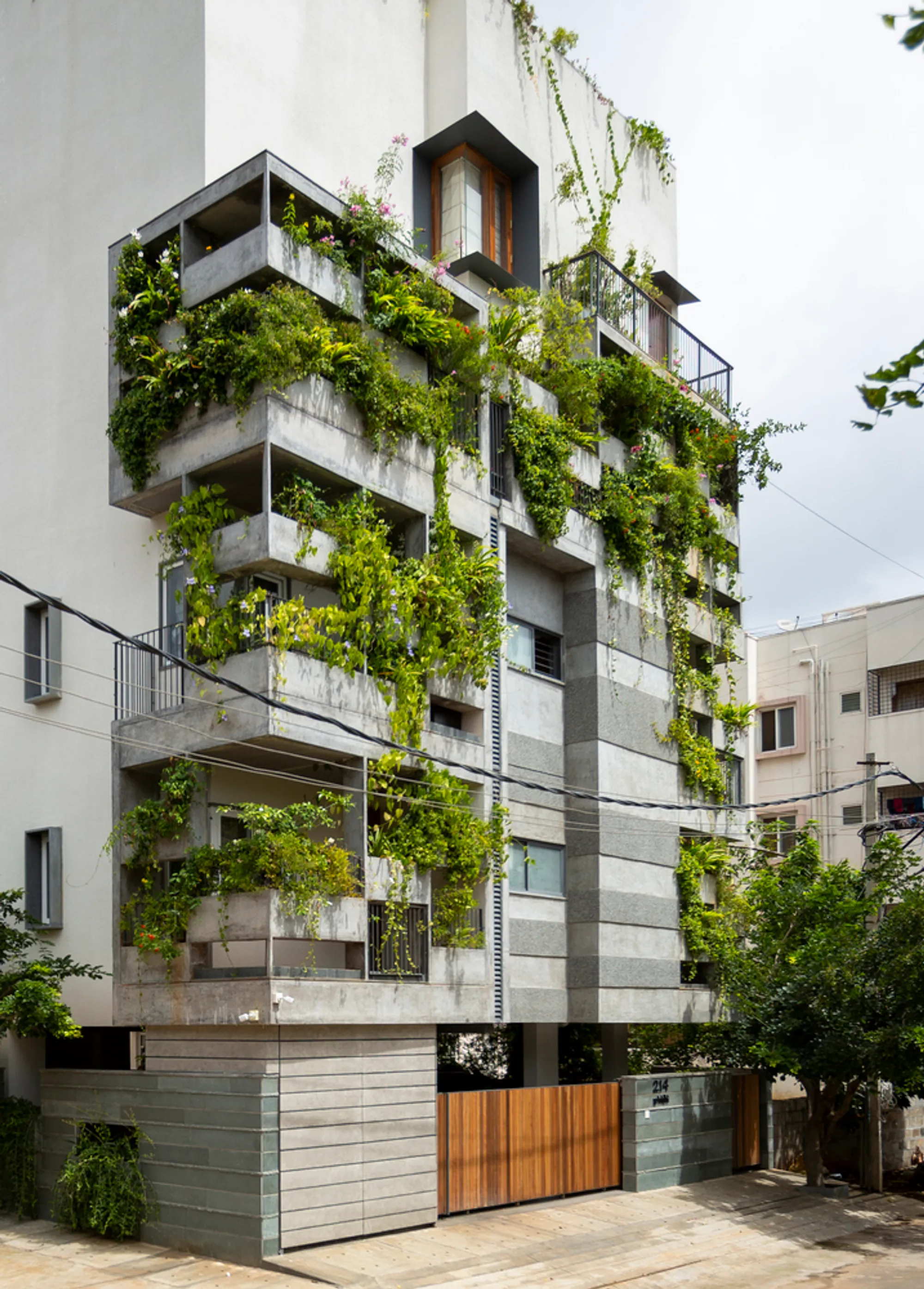 Breathing Enclosure by A Threshold: A Sustainable Multifamily Housing in Bengaluru