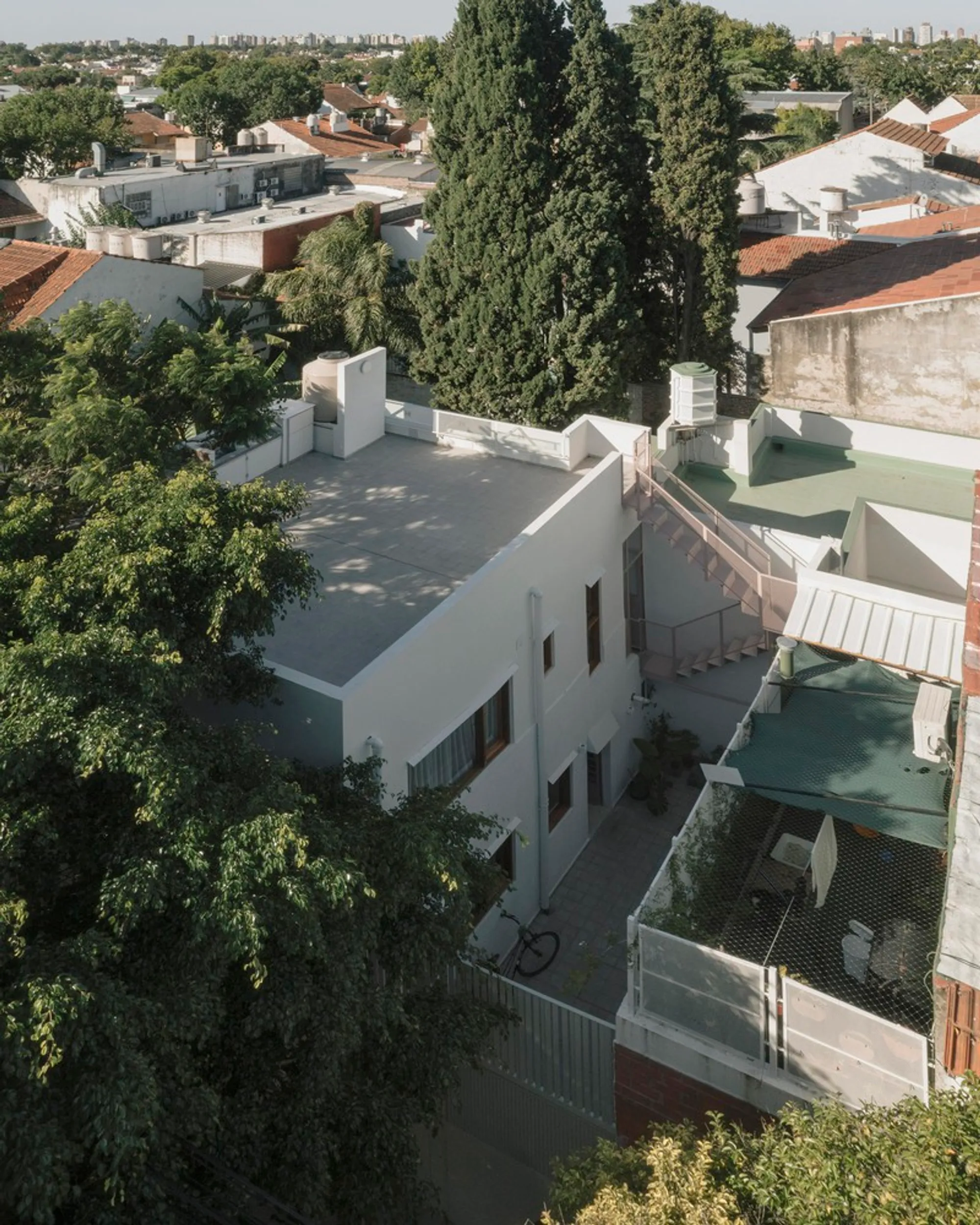 House in Olivos by Arq. Carlos A. Jurado: A Thoughtful Renovation Integrating Light, Space, and Materiality