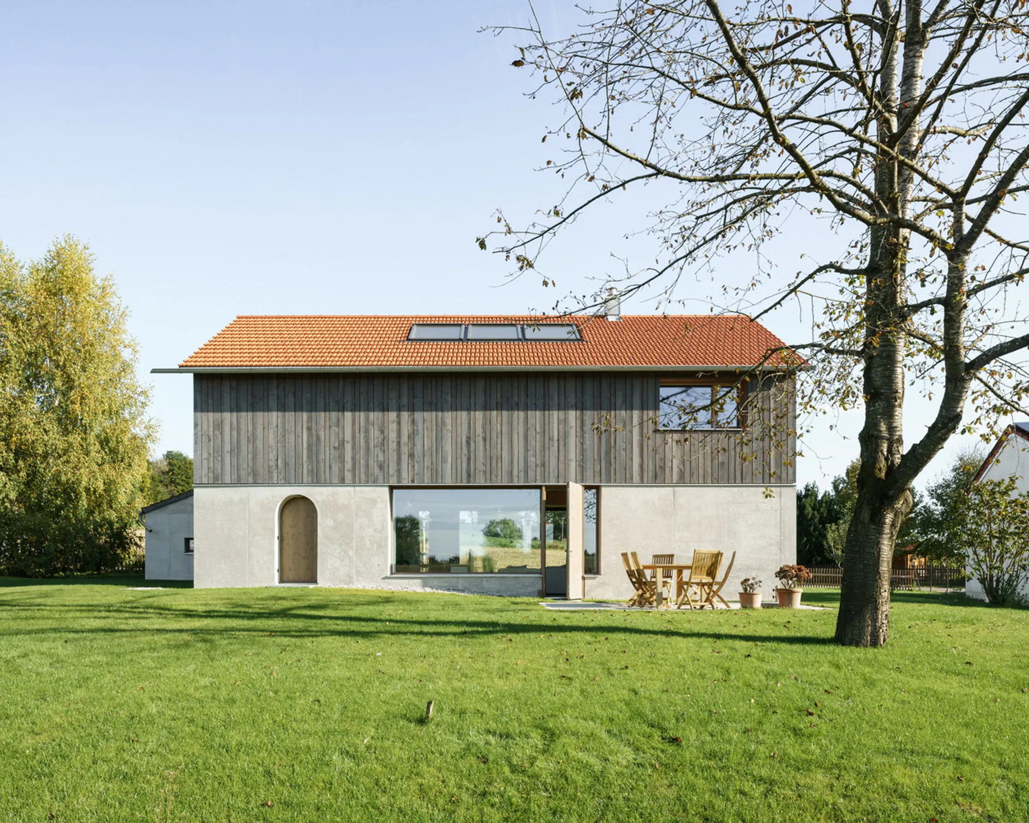 House in Mitterfischen by Florian Nagler Architekten: A Study in Simplicity and Material Innovation